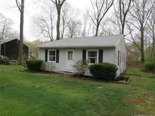 100 Laurelwood Dr, Niantic, CT 06357-1632