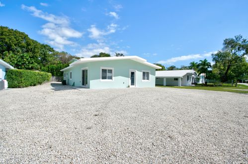 223 Alhambra Dr, Key Largo FL  33037-4635 exterior