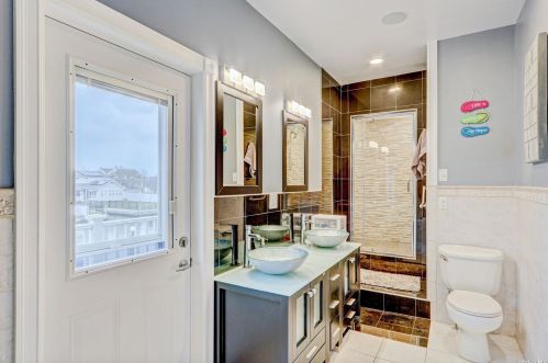 95 Midway St, Babylon NY  11702-4311 exterior