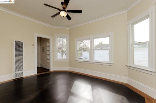 2509 Filbert St, Oakland CA 94607-2920 exterior