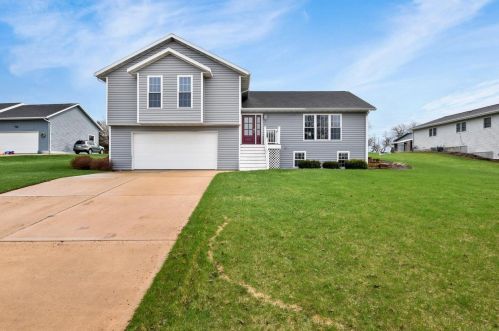211 Kings Ct, Dodgeville, WI 53533-1668