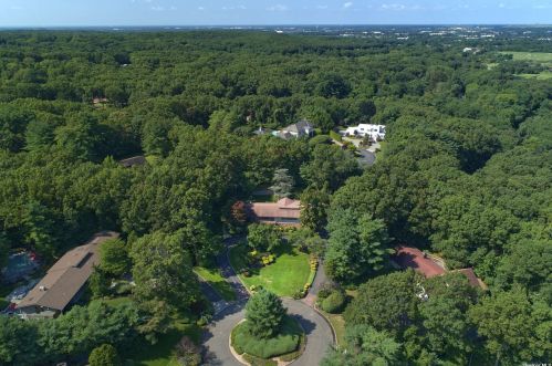 6 Pioneer Ct, Huntington Station, NY 11746-5910