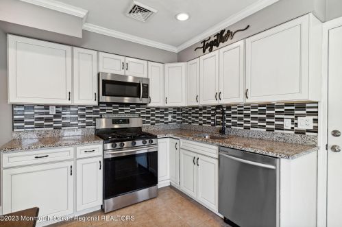 542 California Ave, Bricktown NJ 08724-1402 exterior