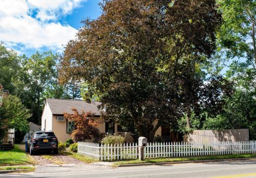 313 Laurel Rd, Northport, NY 11768-3137