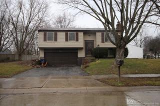 2963 Woodloop Ln, Columbus, OH 43204-3612