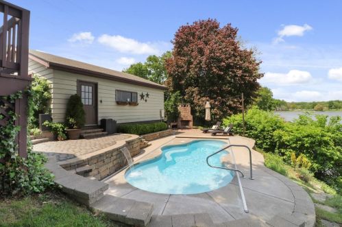 2 3 St, Hobart IN 46342-4306 exterior