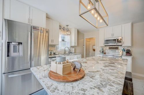 3316 Honey Creek Dr, Milwaukee WI  53219-3911 exterior