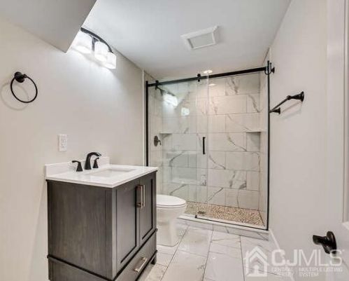 204 Grove Ave, Woodbridge NJ  07095-2337 exterior