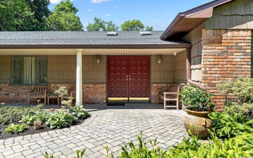 3 Winthrop Dr, Huntington Station, NY 11746-5738