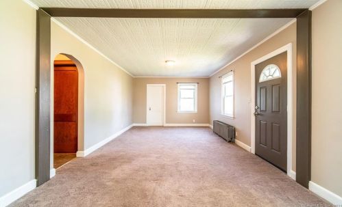 6 Vincent Rd, North Haven, CT 06473-3751
