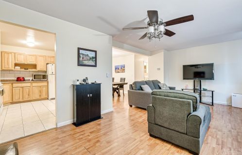 501 Cricket Ln, Woodbridge, NJ 07095-1532