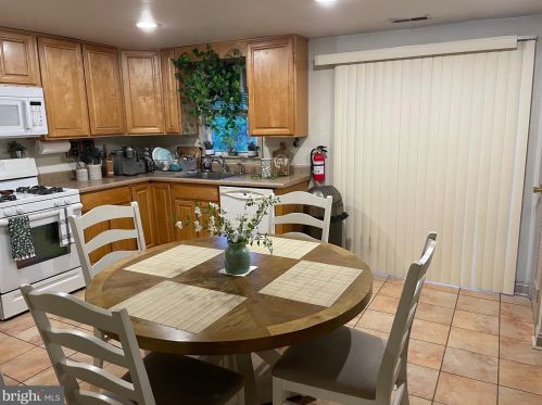 18 Chapel Ave, Camden NJ  08109-5102 exterior