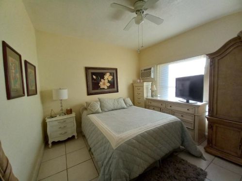 619 4th St, West Palm Beach, FL 33401-4113