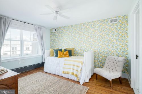 821 Fitzwater St, Philadelphia PA 19147-2836 exterior