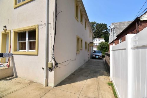 209-14 Whitehall Ter, Jamaica, NY 11427-1720