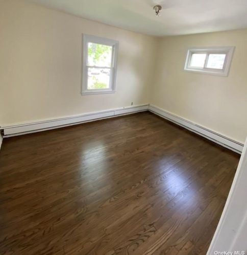 140 Booker Ave, Wheatley Heights NY  11798-4520 exterior