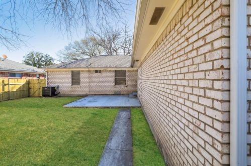 8417 Capriola Ln, Dallas TX 75228-4926 exterior