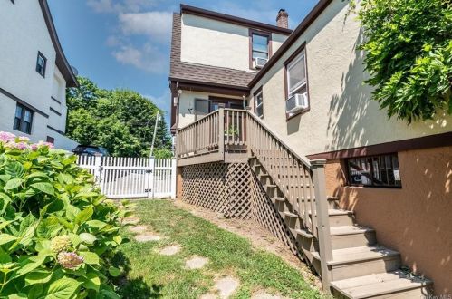 11 Sutton Pl, Crotonville NY  10562-4419 exterior