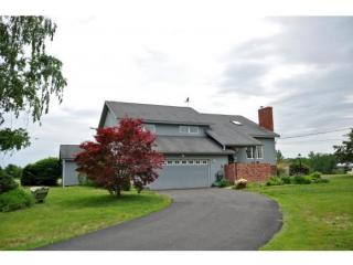 2 Moody Point Dr, Newmarket, NH 03857-1716