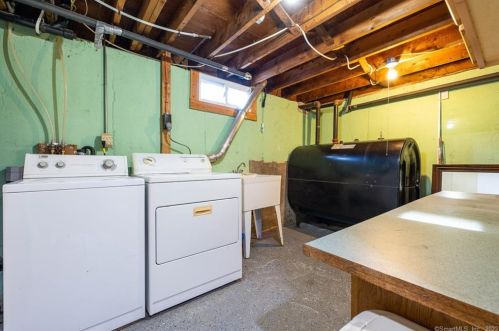 7 Fairfield Dr, Windsor Locks CT exterior