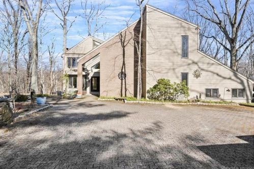 12 Comstock Ct, Ridgefield, CT 06877-5826