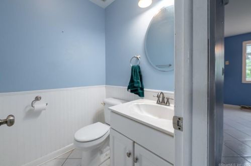 15 Independence Ln, North Haven CT  06473-1517 exterior