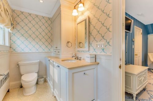 8 Emerson Rd, Muttontown NY  11545-3116 exterior