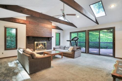6 Dl Rd, Greystone Park NJ  07950-3303 exterior