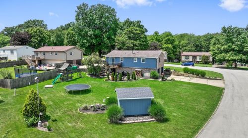 152 Sunview Dr, Beaver Falls, PA 15010-1155