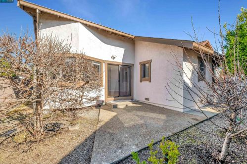 701 Begonia Dr, San Leandro CA  94578-3804 exterior