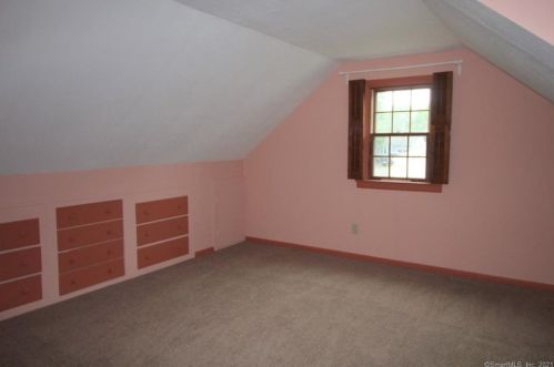 3 Dean Dr, Wallingford CT  06492-3215 exterior