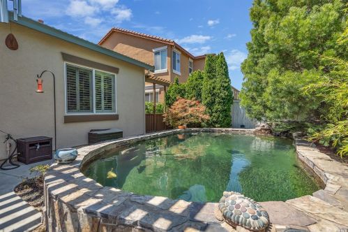 662 Canterbury Cir, Vacaville CA  95687-8225 exterior