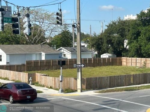 136 24th Ave, Hollywood FL  33020-6602 exterior