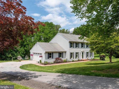 105 Elmwood Dr, Downingtown, PA 19335-1006