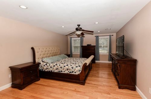 51 Hastings Rd, Dedham MA 02026-5407 exterior