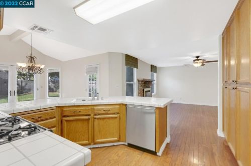 9456 Fairlight Ct, Elk Grove CA  95758-1031 exterior