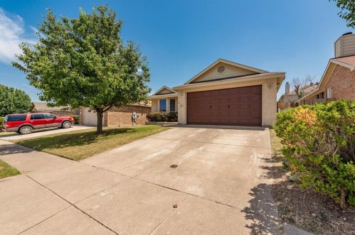 9957 Peregrine Trl, Fort Worth, TX 76108-4195