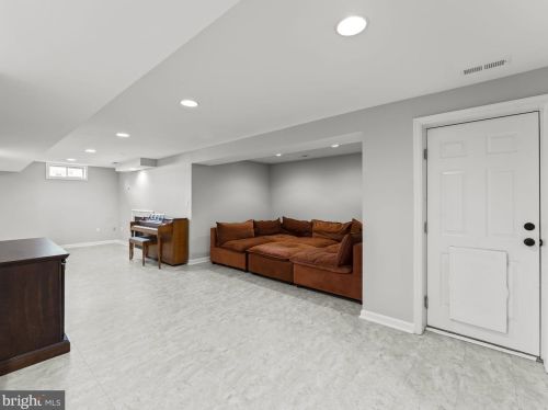 12825 Tournament Dr, Herndon VA  20191-5861 exterior