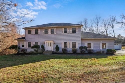7 Valerie Dr, Chester, NY 10918-1428