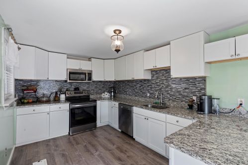 15 Sawyer St, Nashua NH  03060-3740 exterior