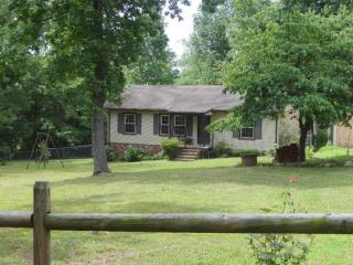 1133 Kentmere Rd, Greensboro, NC 27406-8114