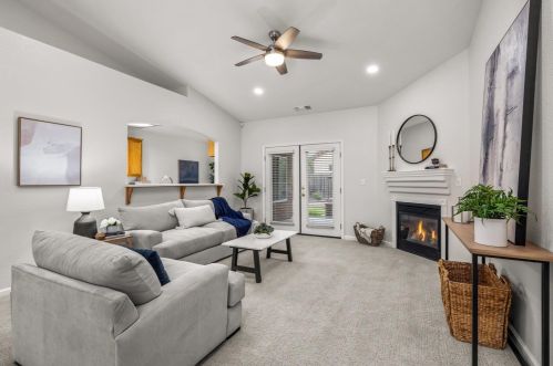 1221 Milgeo Ave, Ripon, CA 95366-2243
