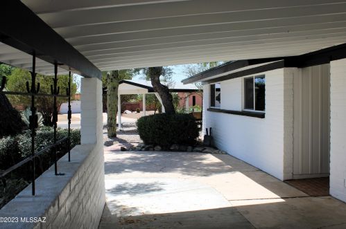 9017 Pine Valley Dr, Tucson, AZ 85710-7955