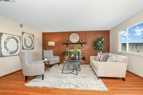 940 Marlesta Rd, Pinole CA  94564-2609 exterior