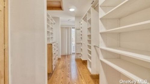 69 Granada Cir, Mount Sinai NY  11766-2810 exterior