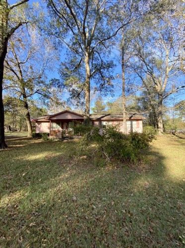 910 Rollinghills Rd, Conroe, TX 77303-4604