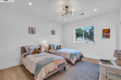 19525 Forest Ave, Hayward CA  94546-3519 exterior