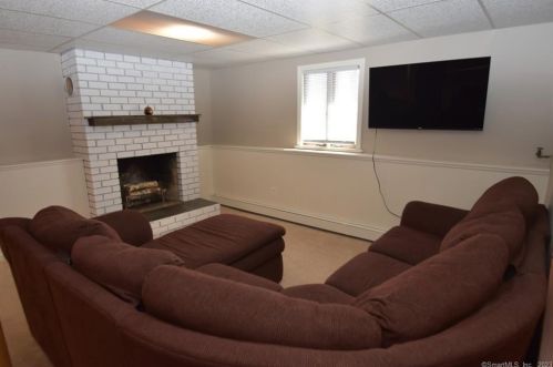10 Chapman Rd, East Hampton CT  06424-1310 exterior