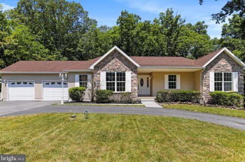 60 Sydnor Trl, Charnita, PA 17320-9496
