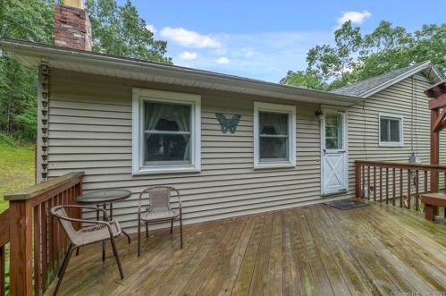 125 River Rd, Norwich, CT 06351-3217